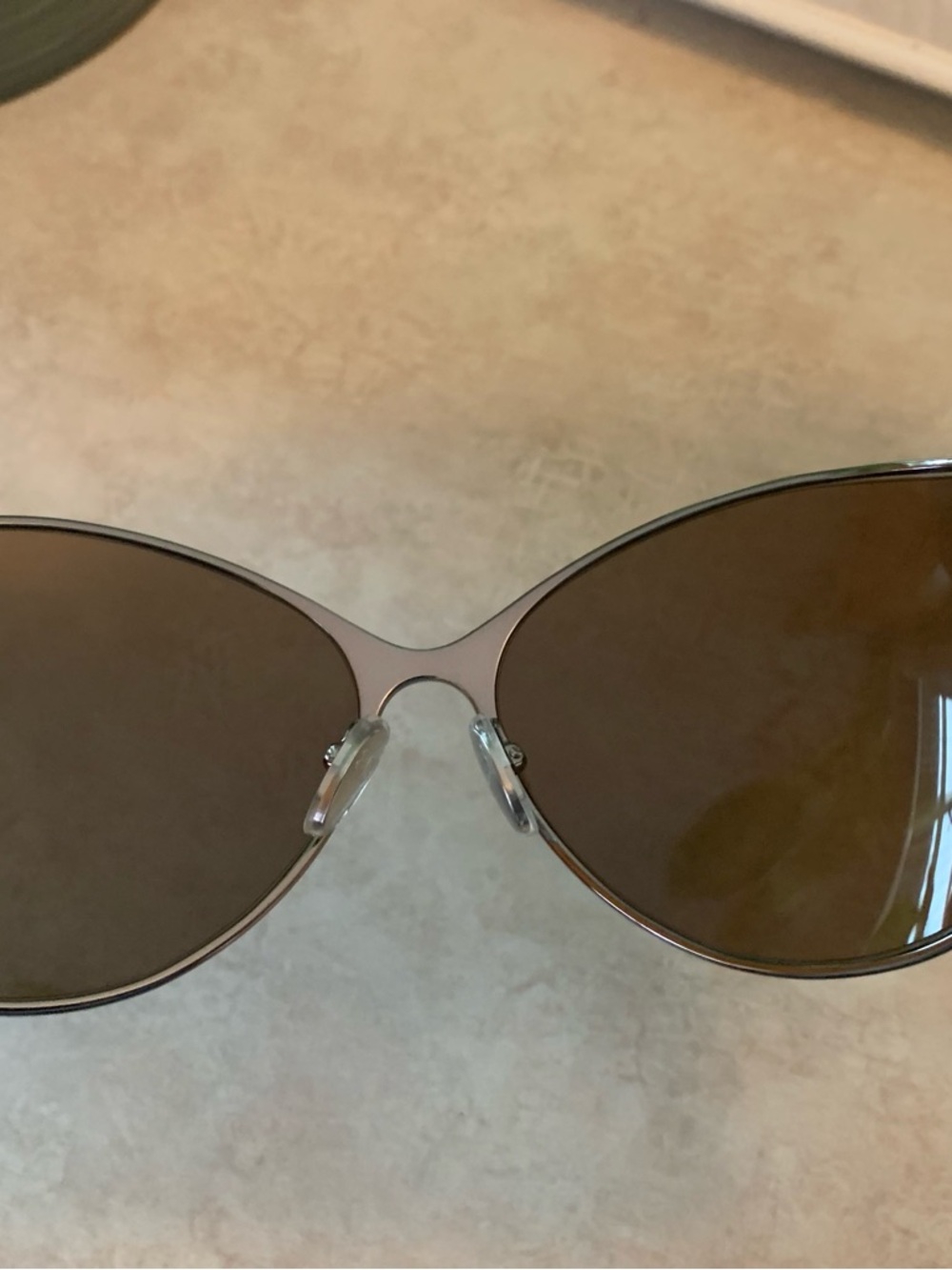 Balenciaga women’s sunglasses with case - Picture 5 of 11